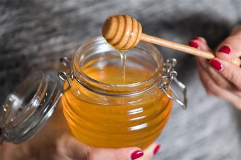 How to Soften Honey in a Plastic Bottle: Exploring the Sweet Science and Beyond